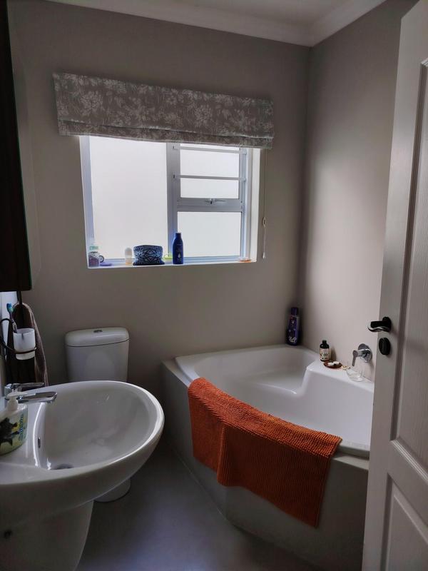 To Let 4 Bedroom Property for Rent in Sandbaai Western Cape